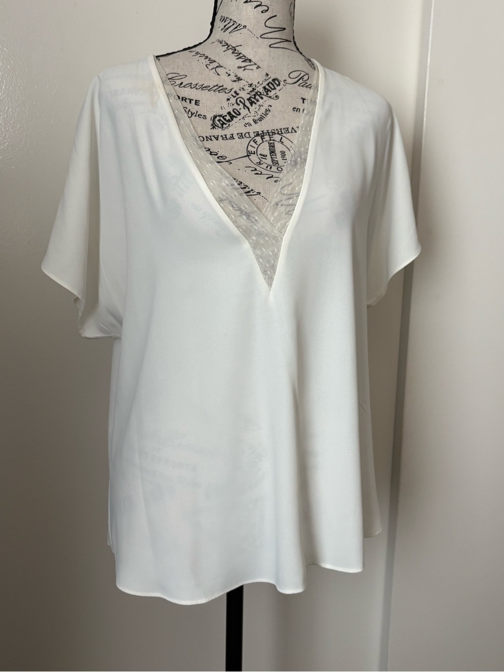 White House Black Market White V-Neck Short Sleeve Blouse